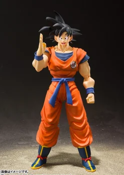BANDAI S.H.Figuarts Dragon Ball Son Goku A Saiyan Raised On Earth Action Figure