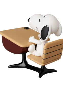 Medicom Toy Ultra Detail Figure No.844 UDF PEANUTS SERIES 18 Snoopy with desk