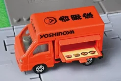 Takara Tomy Tomica Town Yoshinoya with Yoshinoya Orange Dream Car JAPAN OFFICIAL
